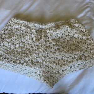 White/Beige shorts